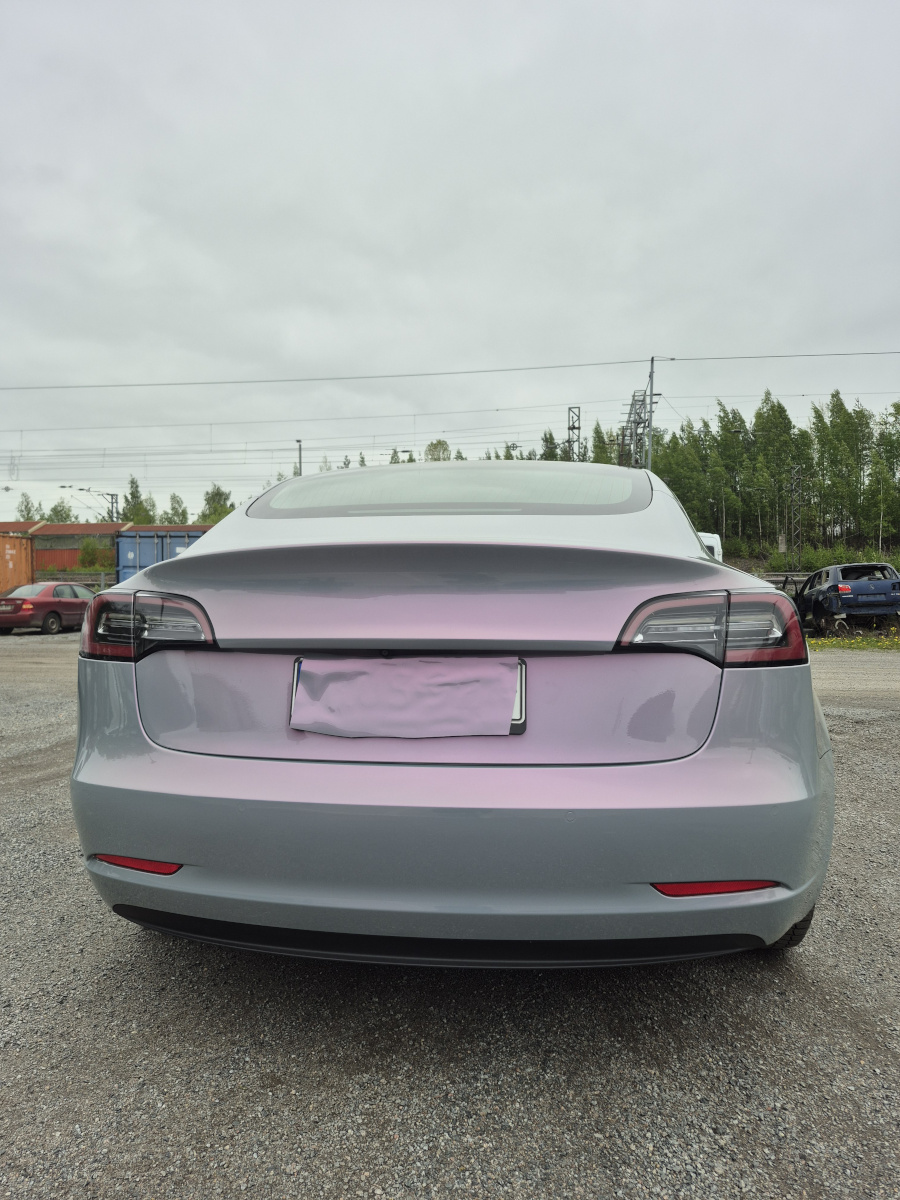 WunderVinyl Super Gloss+ Candy Flip Grey to Purple LT — Tesla Model 3