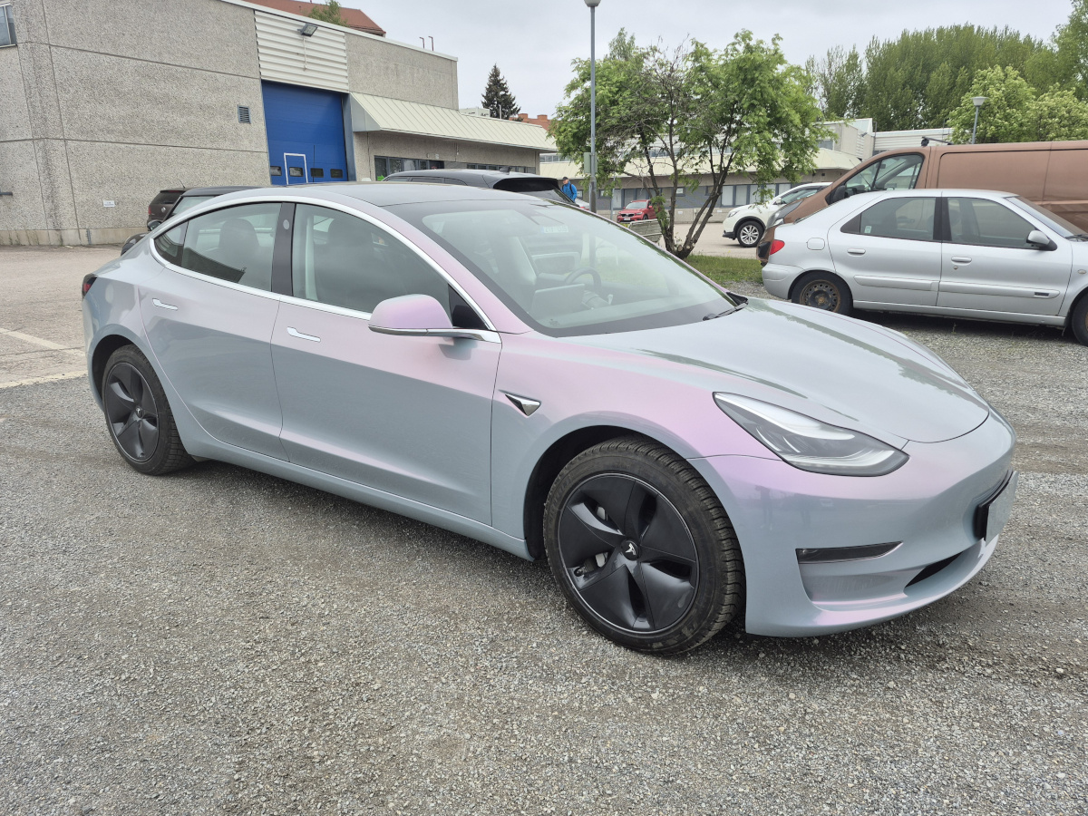 Model 3 — WunderVinyl Super Gloss+ Candy Flip Grey to Purple LT